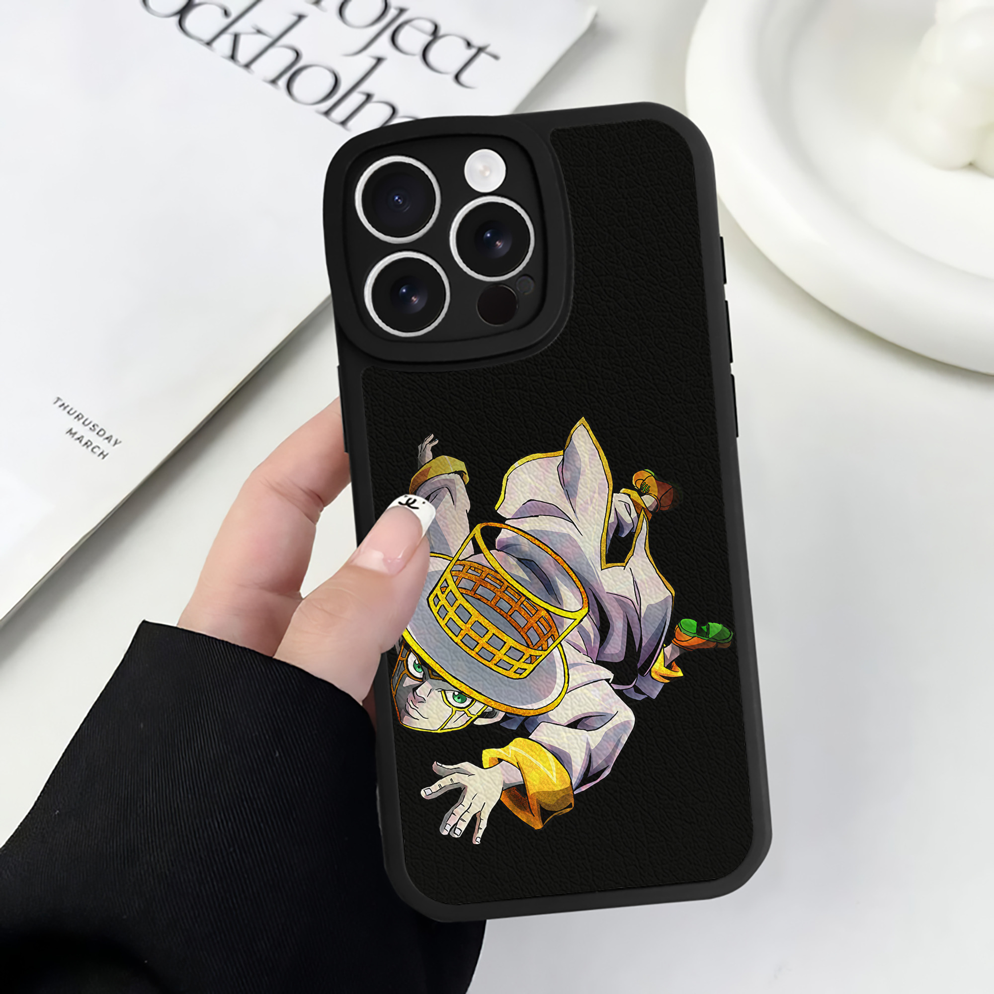 （画像用） ジョジョの奇妙な冒険 岸辺 露伴（きしべ ろはん） JoJo's Bizarre Adventure Rohan Kishibe 【iPhone 16シリーズ対応】シリコンスマホケース（レザー調） 材質：シリコン